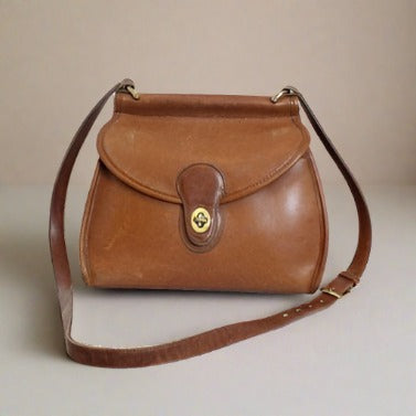 Coach vintage leather fashion Logan crossbody bag purse